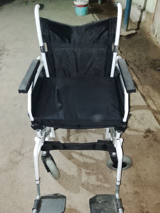 Продается инвалидная коляска новая