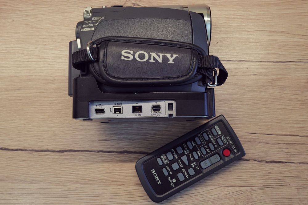 Camera video Sony DCR-H94 Zeiss Night Vision miniDV dock Handycam  CCD