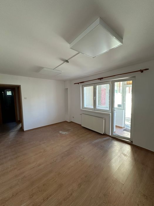 Spatiu comercial / Apartament cu acces din strada de închiriat