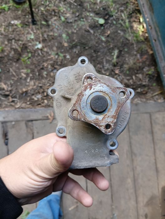 Помпа Ниссан примера 1.6