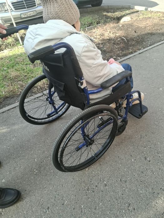 Продам инвалидную коляску