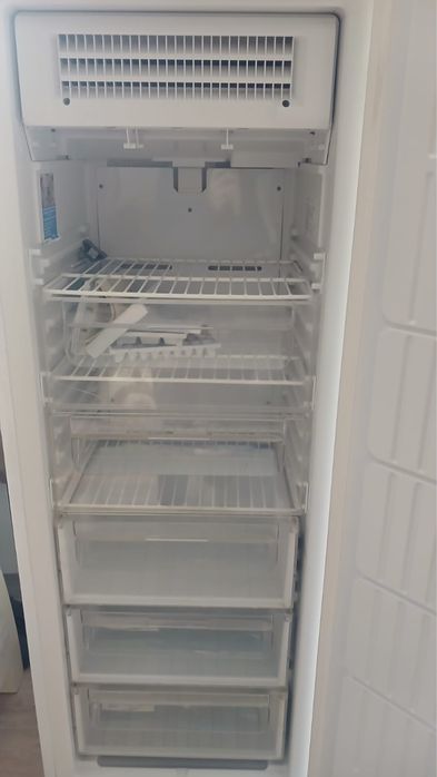 Продам морозильник Indesit
