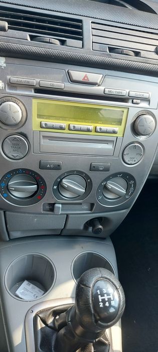 Mazda 2 на части