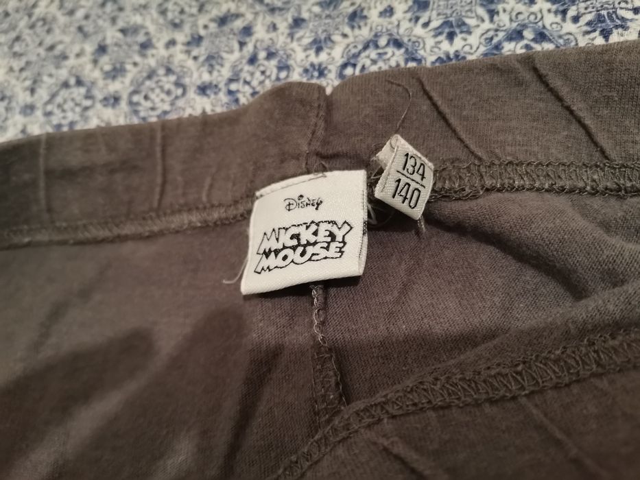 Tricouri XS și pantaloni 134-140