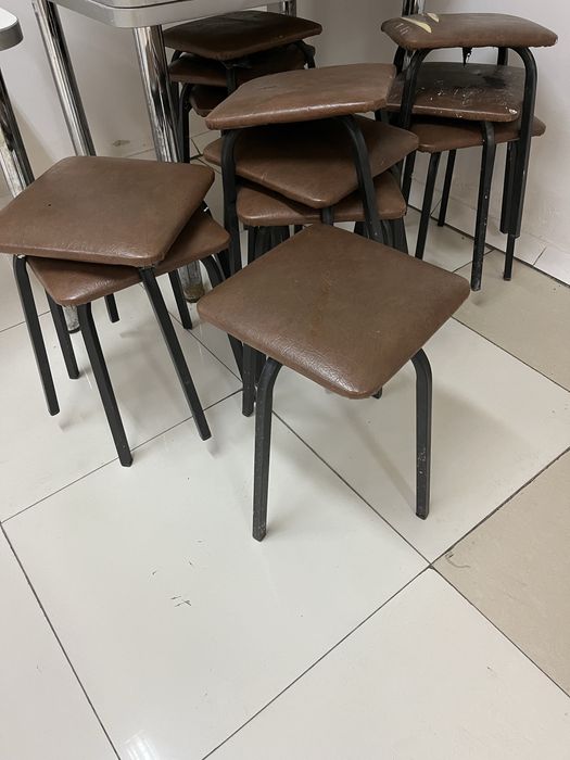 Продаются столы, стулья б/у в рабочем состоянии.