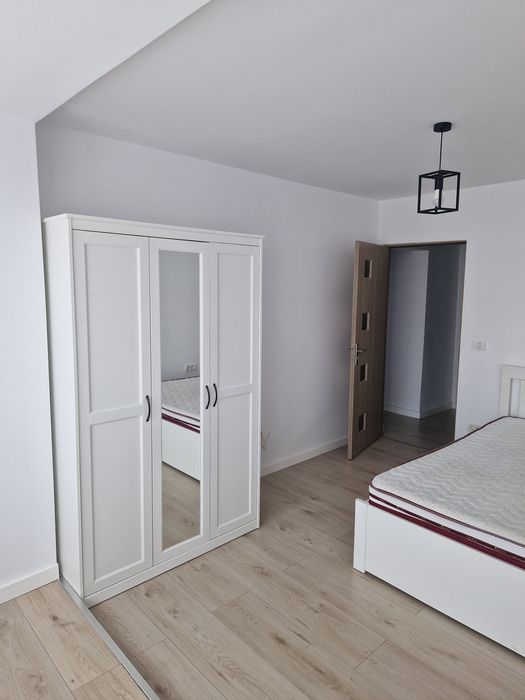 Proprietar închiriez apartament cu 3 camere