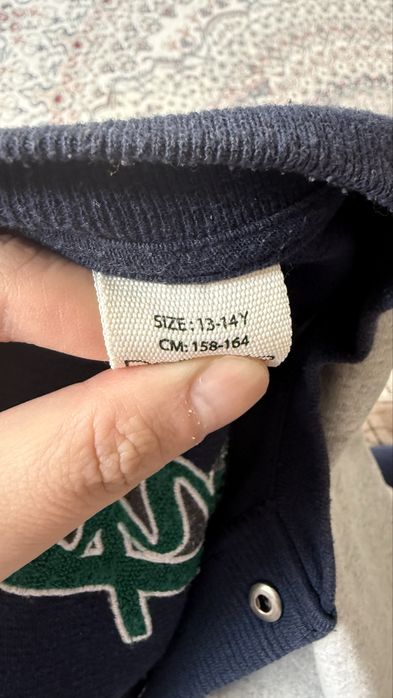 Продам бомбер на подростка на 9-12 лет.