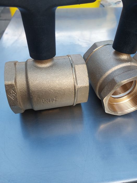 Vând 4 jucării de robineți de 2 țol