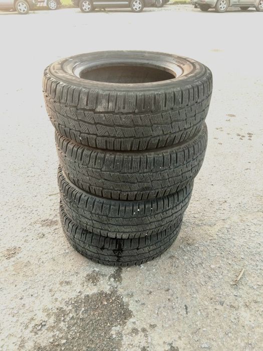 Бусови гуми 235 65 16 C Ц Мишелин Michelin 4 броя - нов внос. Не са нови! Посочената цена е за един брой гума. Без коментар на цената. 43 години опит
