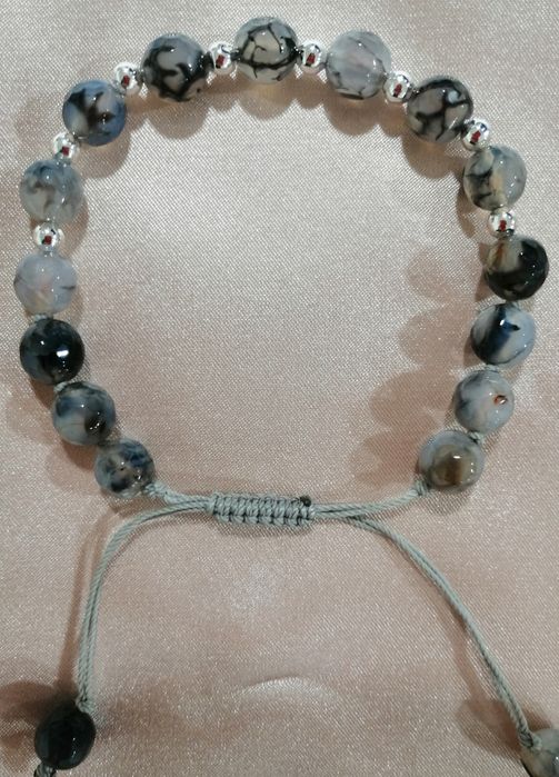 Vând brățari noi, din pietre naturale și biluțe argint, pentru femei