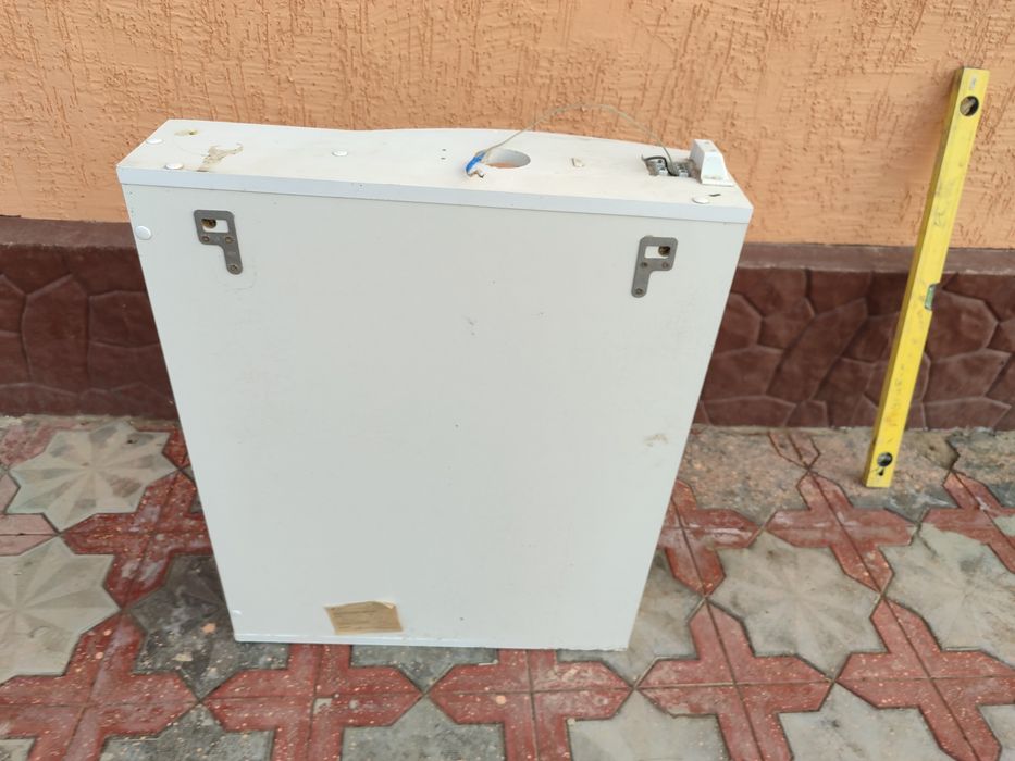 Шкаф настенный с зеркалом