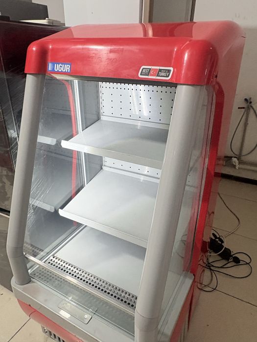 Продам витринный холодильник