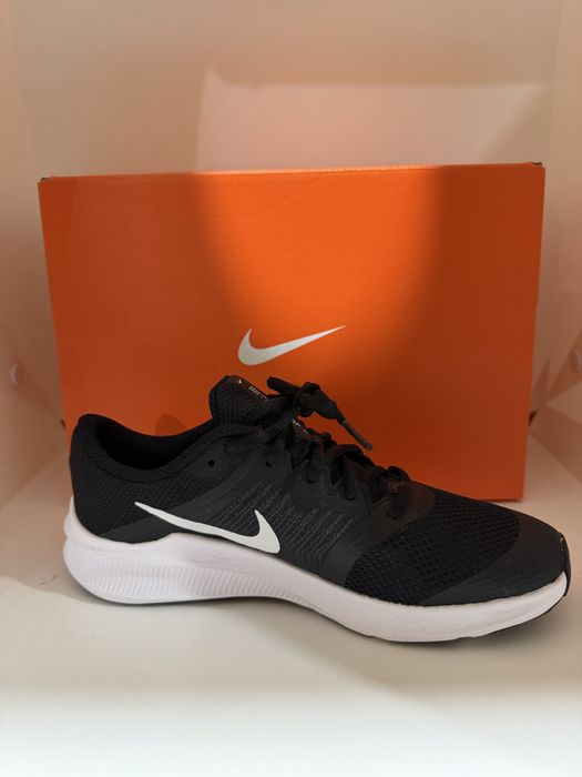 Чисто нови Маратонки Nike