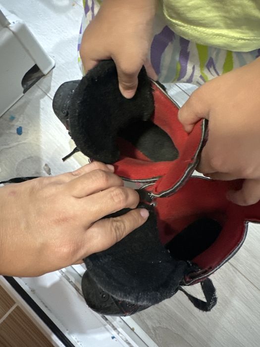 Продам хоккейные коньки