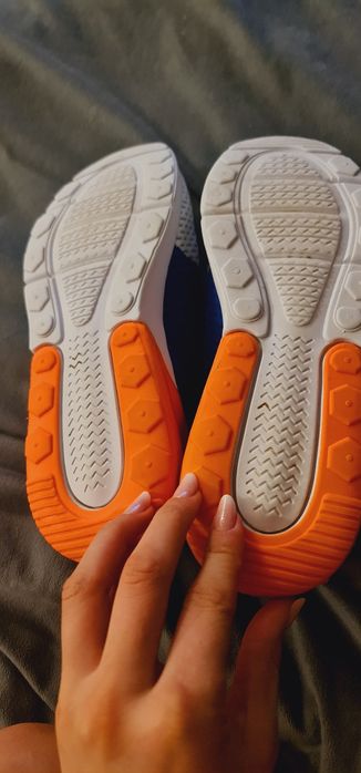 Adidasi unisex foarte usori