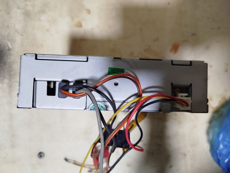 IN-DASH DA-7169 manitorli magnetafon sotiladi