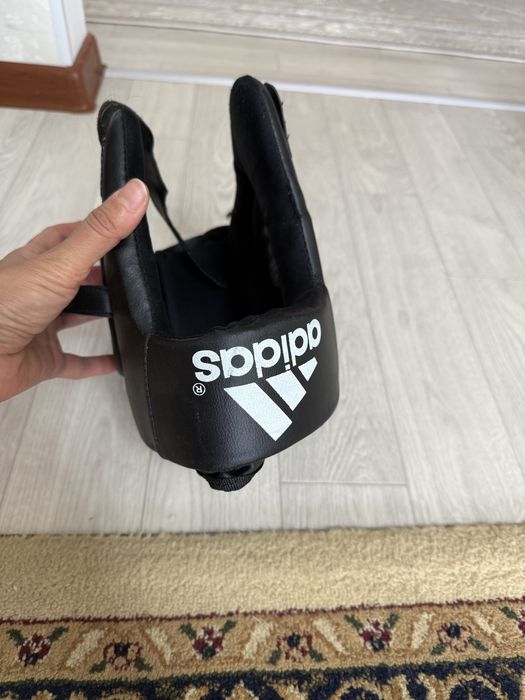 Продам шлем и перчатку для спорта