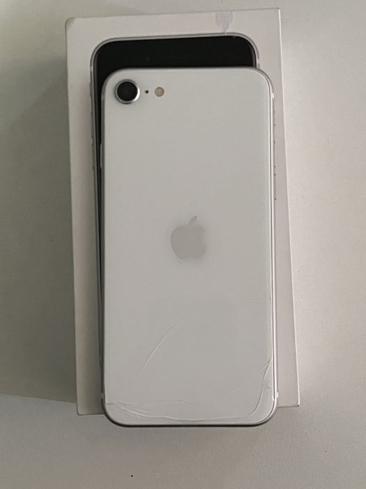 продам iphone SE 2020 64gb