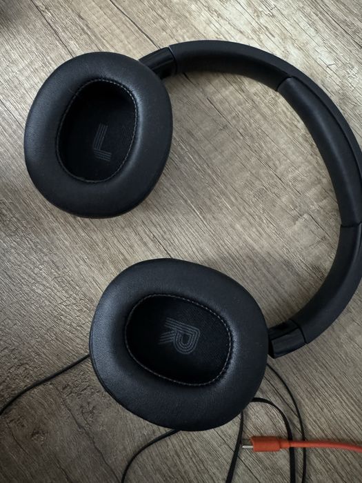 Продам JBL 750BT