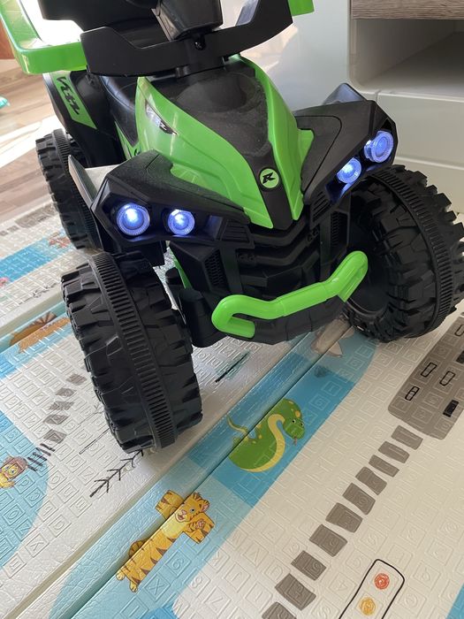 Бъги за бутане -детска количка с мелодий и свтлини