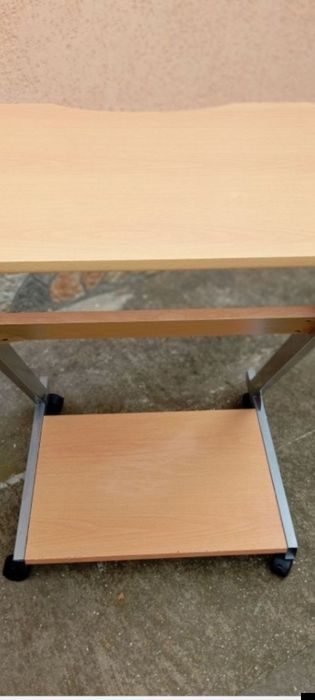 Masă pe roți foarte utilă