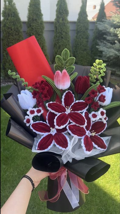 buchet din flori plusate