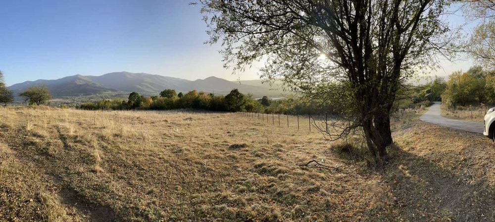 Парцел в регулация - ниско строителство (до 10м.) - 3500кв.м.