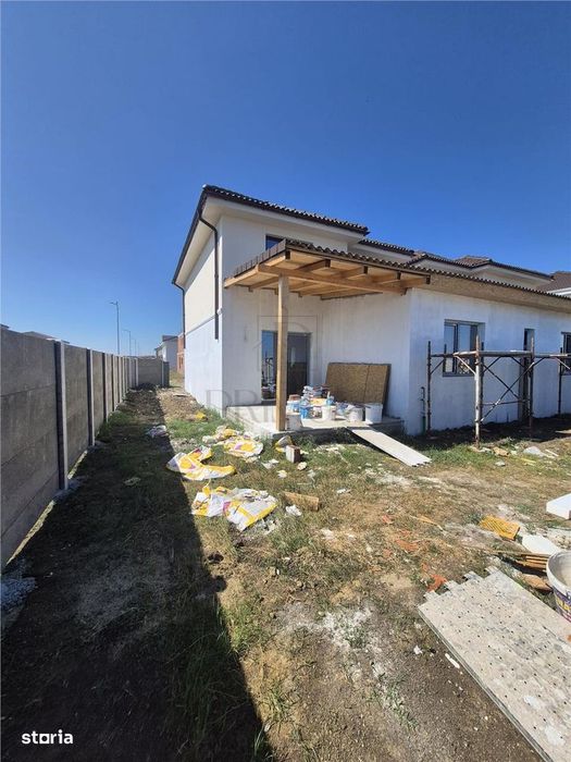 Duplex despartit - zona excelenta- toate utilitatile - posibilitate al
