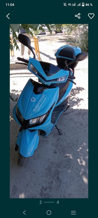 Мопед, скутер көк және сұр