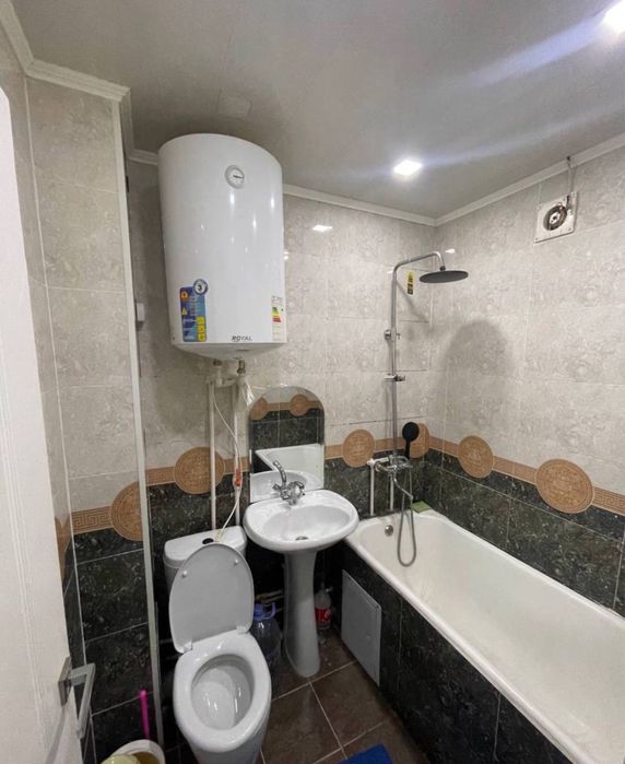 Срочно 2х 3микрарайоне сдаётся стиральная машинка диван есть новый