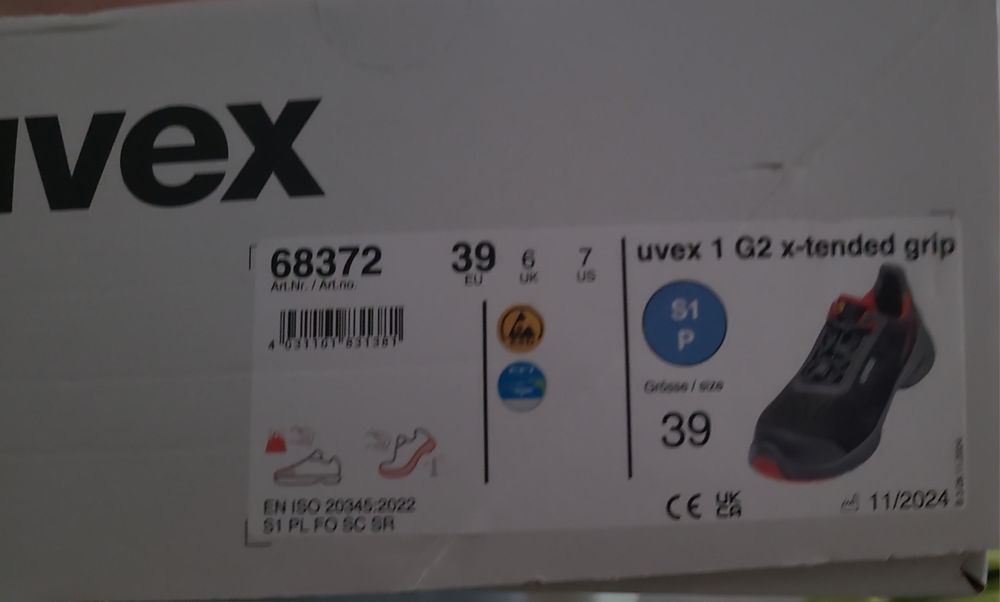 pantofi de protecție Uvex (cu șiret elastic și accente roșii)