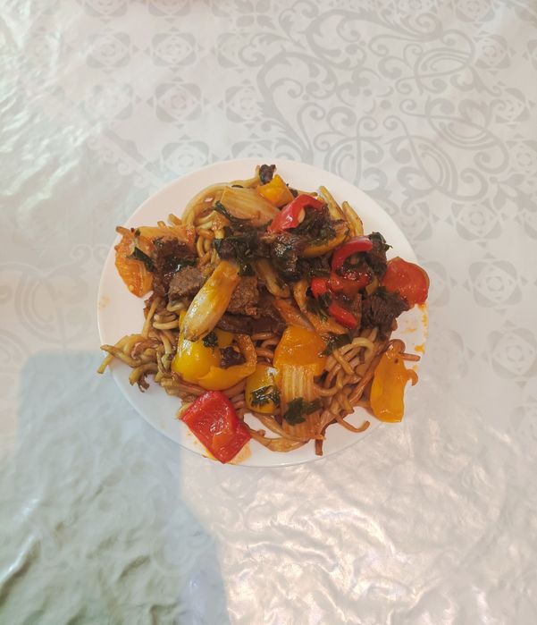 Домашние бургеры и лагман цомян