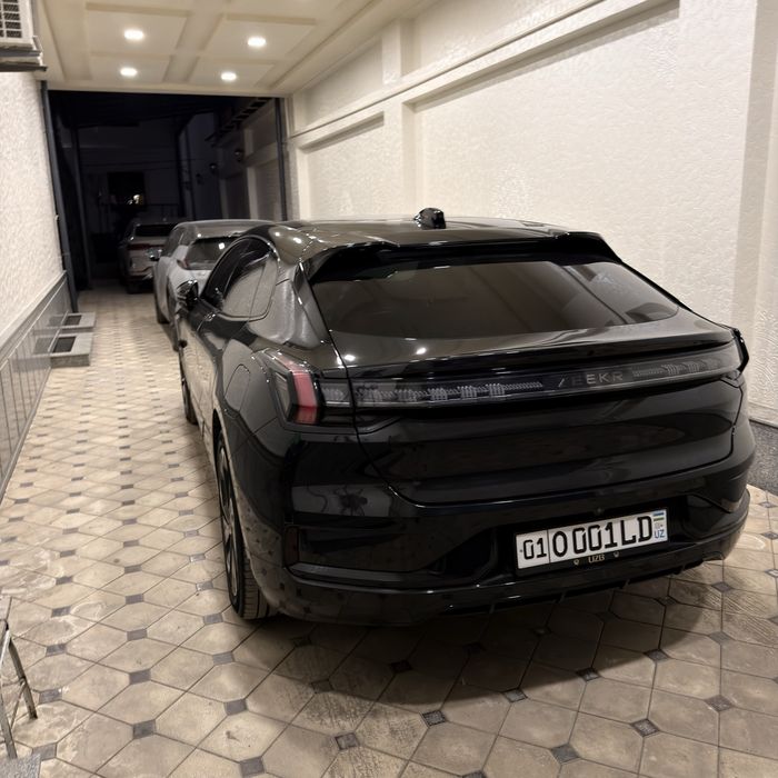 Zeekr 001 dual mator 3.8 s