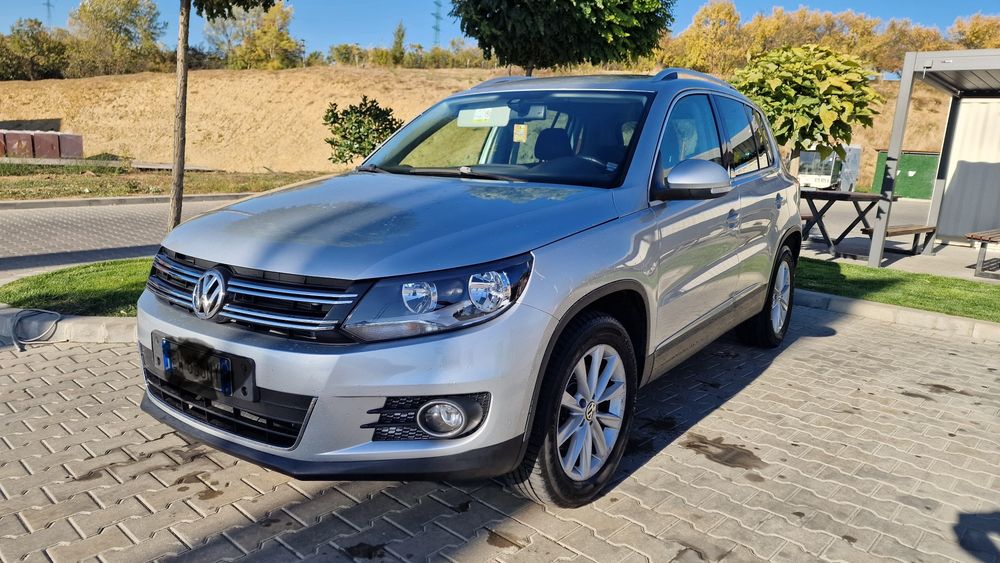 VOLKSWAGEN Tiguan