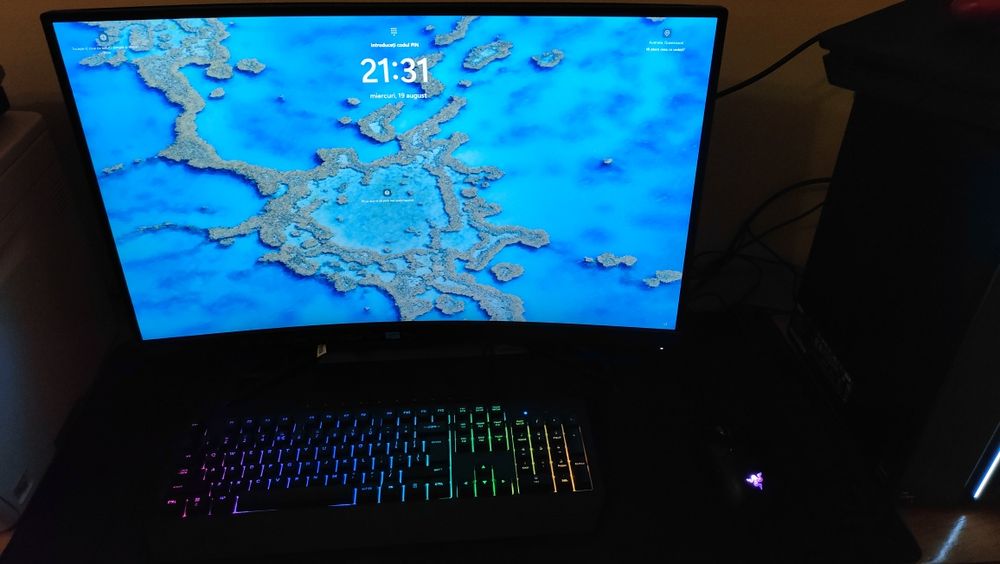 Vând sistem desktop și monitor Lenovo
