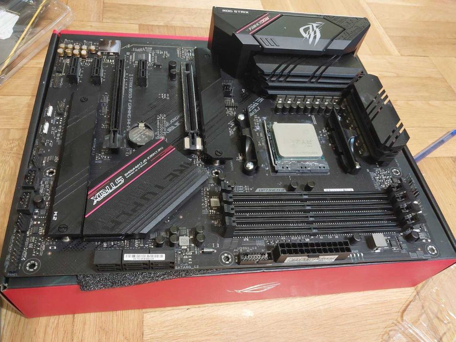 Ryzen 7 5800X + Asus Rog Strix B550-F Gaming Wi-Fi