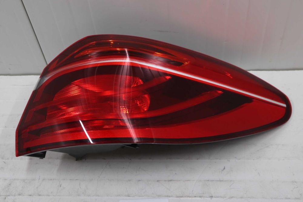 Десен външен стоп БМВ Ф46 Гран Турър