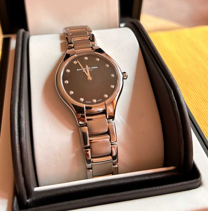 Луксозен швейцарски дамски часовник Raymond Weil Noemia с 12 диаманта