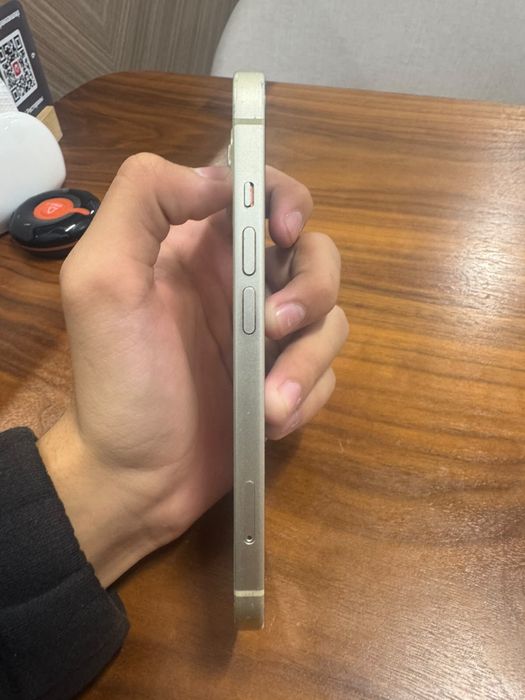 Продам Айфон 15 желтого цвета