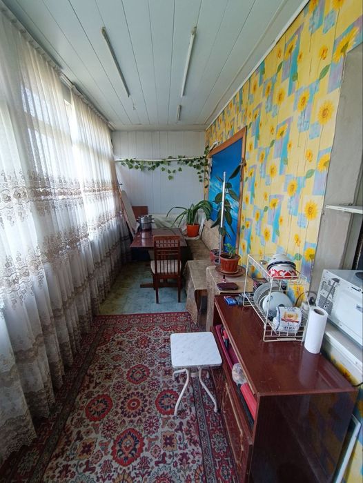 Продам 1/1/2 . Ремонт кирпич балкон 2х6. Переделана в 3-х ком.