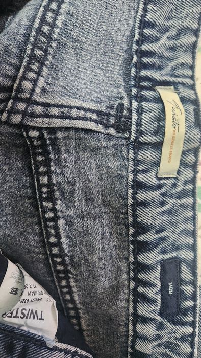 Продам джинсы MOM