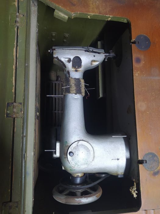 Продам швейную машину