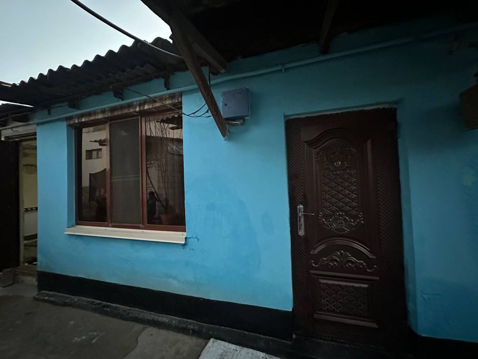 Uy sotiladi. buxoro viloyoti kogon shaharida joylashgan.