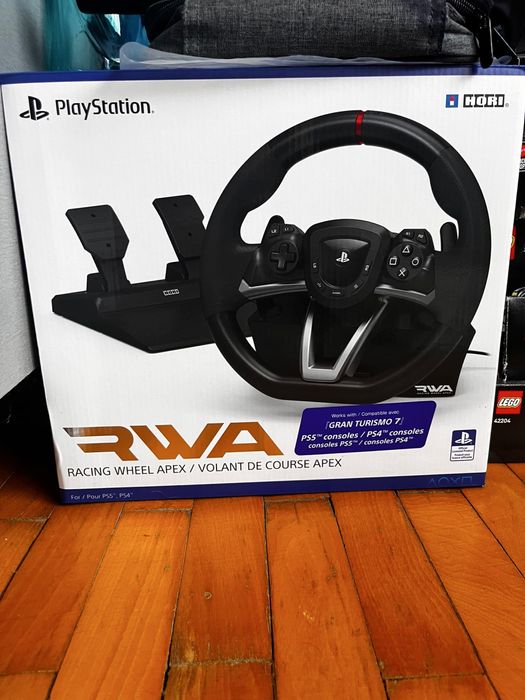 Vand volan pentru  ps4 si ps5