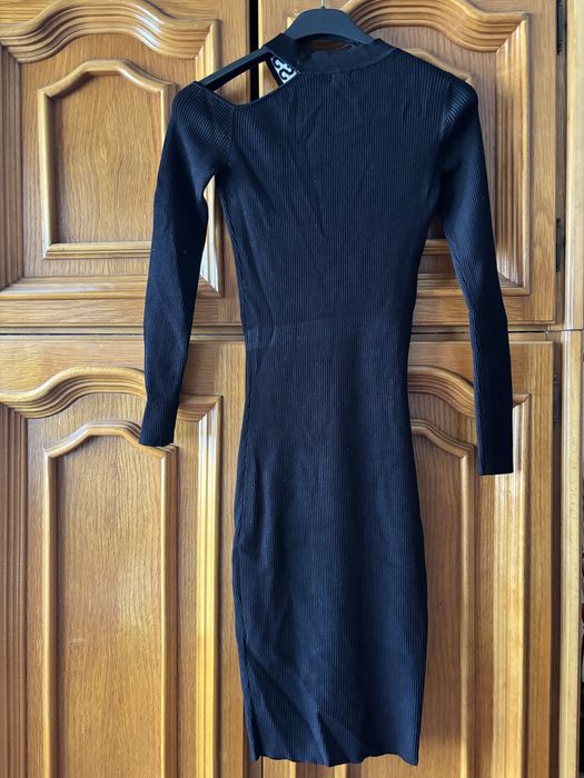 Rochie Guess neagră, mărimea S, logo Guess, stare excelentă