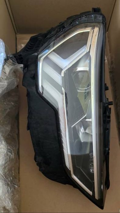 Оригинален LED фар за Audi Q3 F3, десен, 83A941034 ZKW
