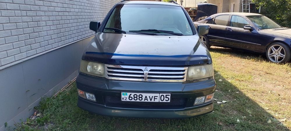 Mitsubishi space wagon