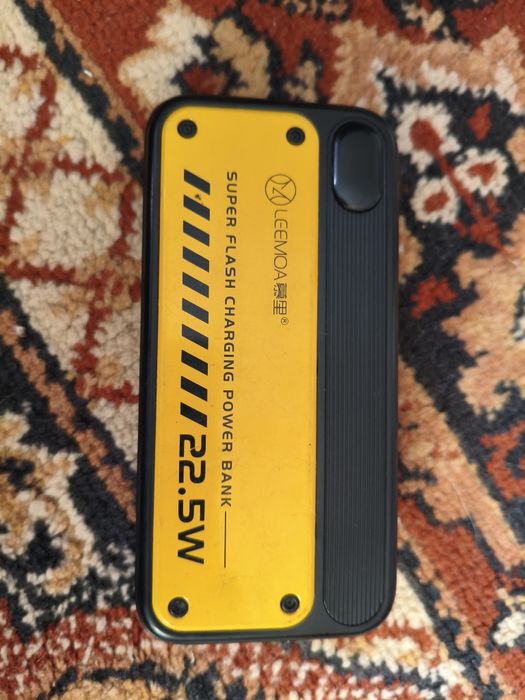 Повер банк на 3 разъёма