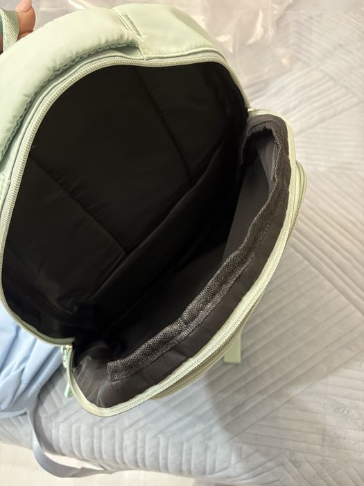 Продам портфель новый ( 4 штуки)