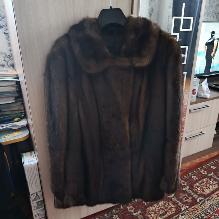 Продам женскую шубку.